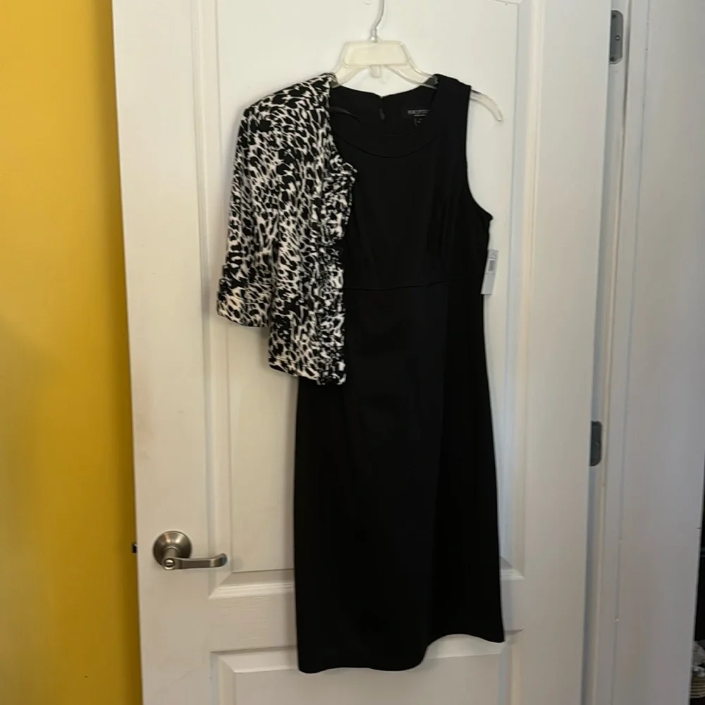 Dress. - Picture 1 of 4